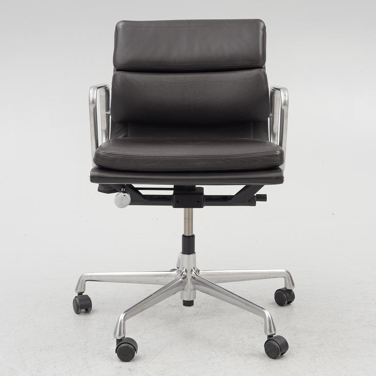 Charles & Ray Eames, office chair, "Soft Pad Chair EA217", Vitra.