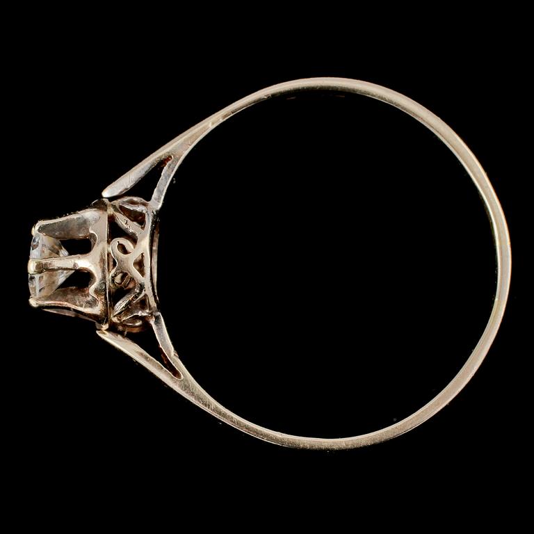 RING, 18K vitguld med briljantslipad diamant, totalt ca 0.35 ct.