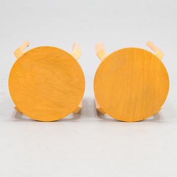 ALVAR AALTO, pallar, 2 st, modell 60, Artek, 1900-talets slut.