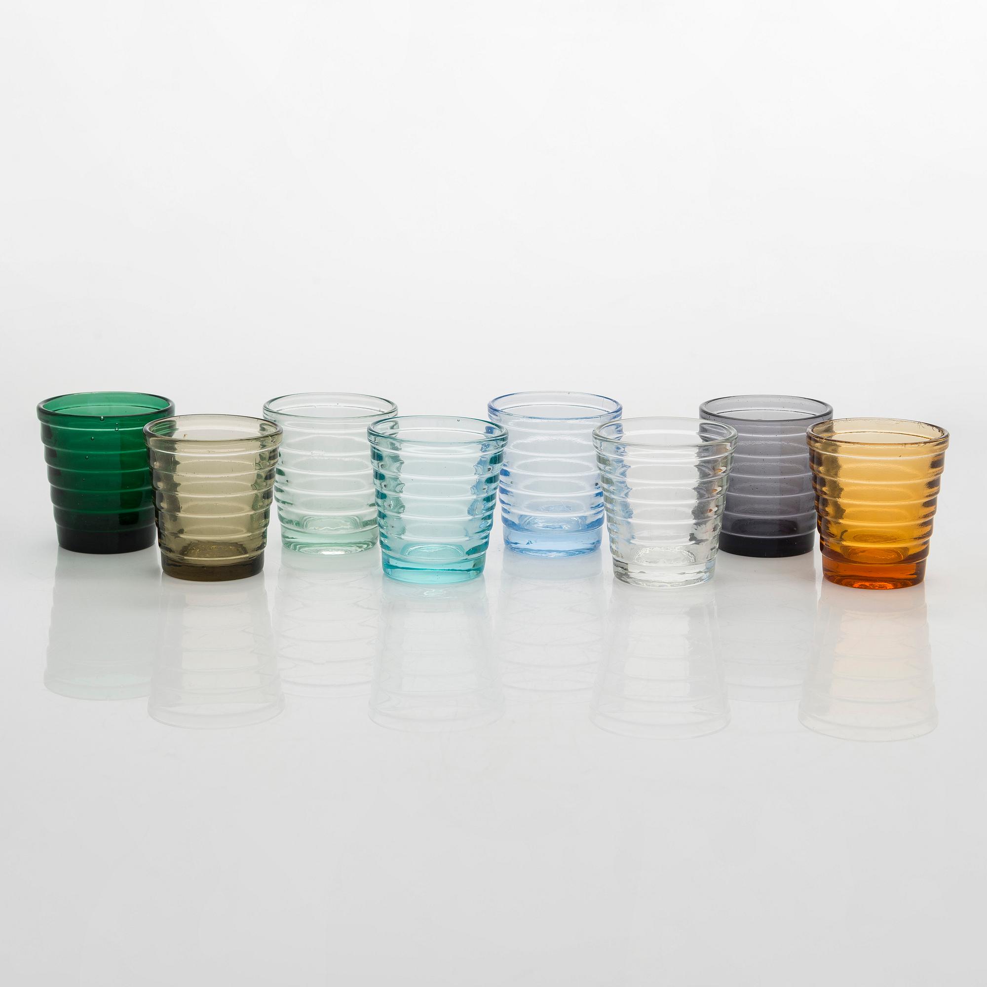 Aino Aalto, A set of 1930's carafe and drinking glasses, 8 pcs, "Bölgeblick" Karhula Glassworks.