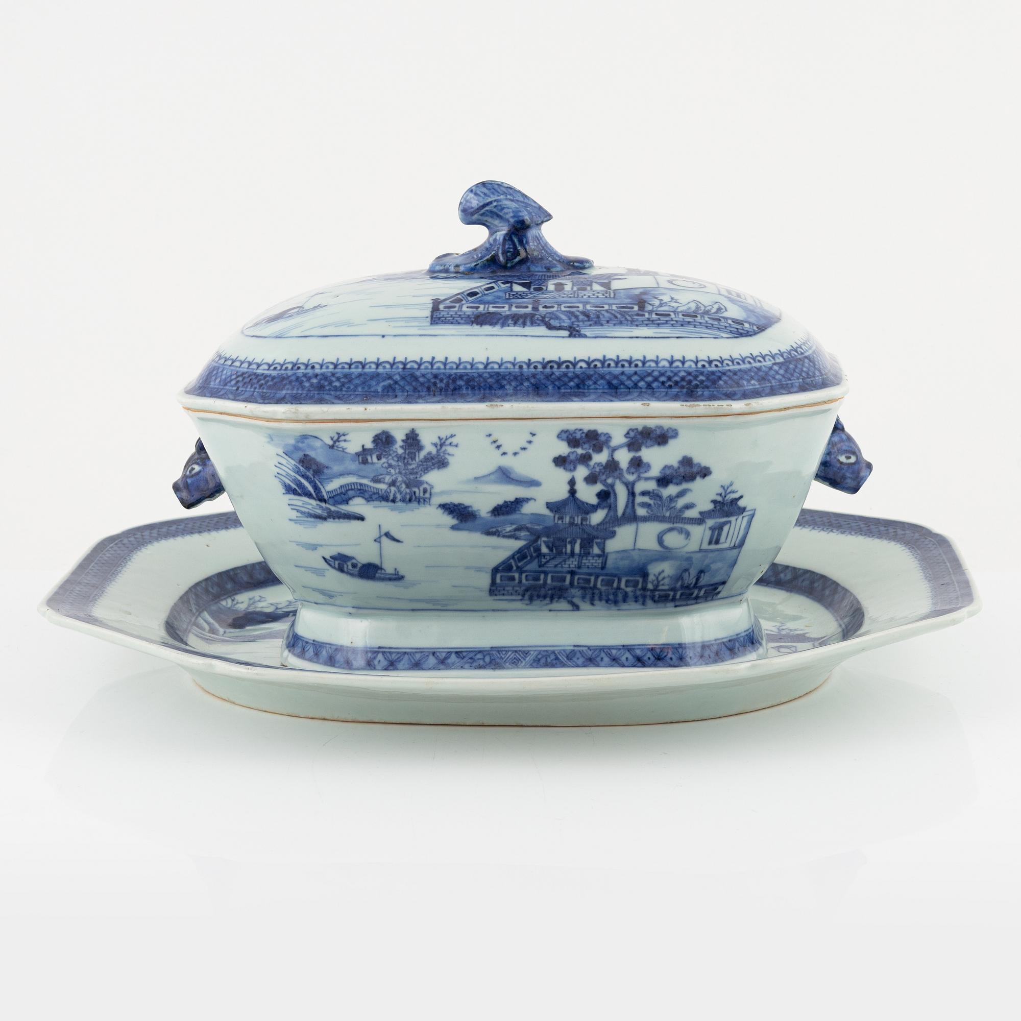 A blue and white porcelain tureen with lid and stand, China, Qianlong (1736-95).