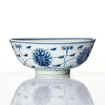 A blue and white lotus bowl, Qing dynasty, 19th Century.