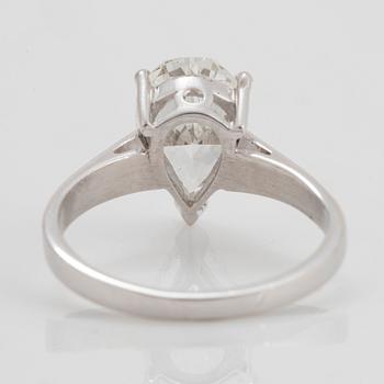 An 18K white gold ring set with a pear shaped brilliant-cut diamond 2.12 cts G vs 1.