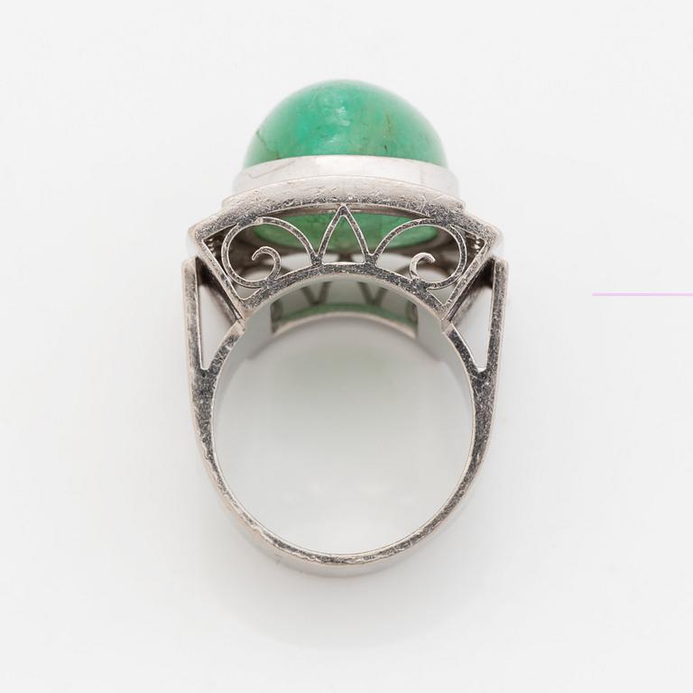 An 18K white gold ring set with a cabochon-cut emerald and round- and eight-cut diamonds.