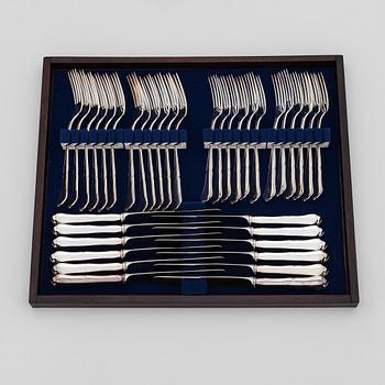 Aterinsarja, 100 osaa, hopeaa, "Chippendale", Auran Kultaseppä, Turku 1982. Aterinlaatikossa.