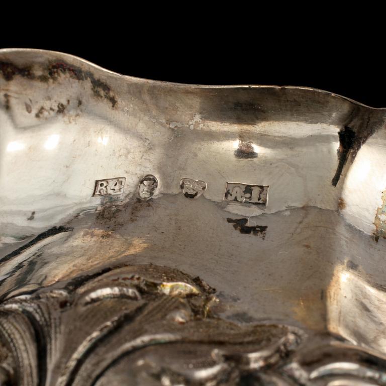 SOPPSLEV samt GRÄDDKANNA, silver, Sverige, 1800-talets första hälft. Vikt 430 g.