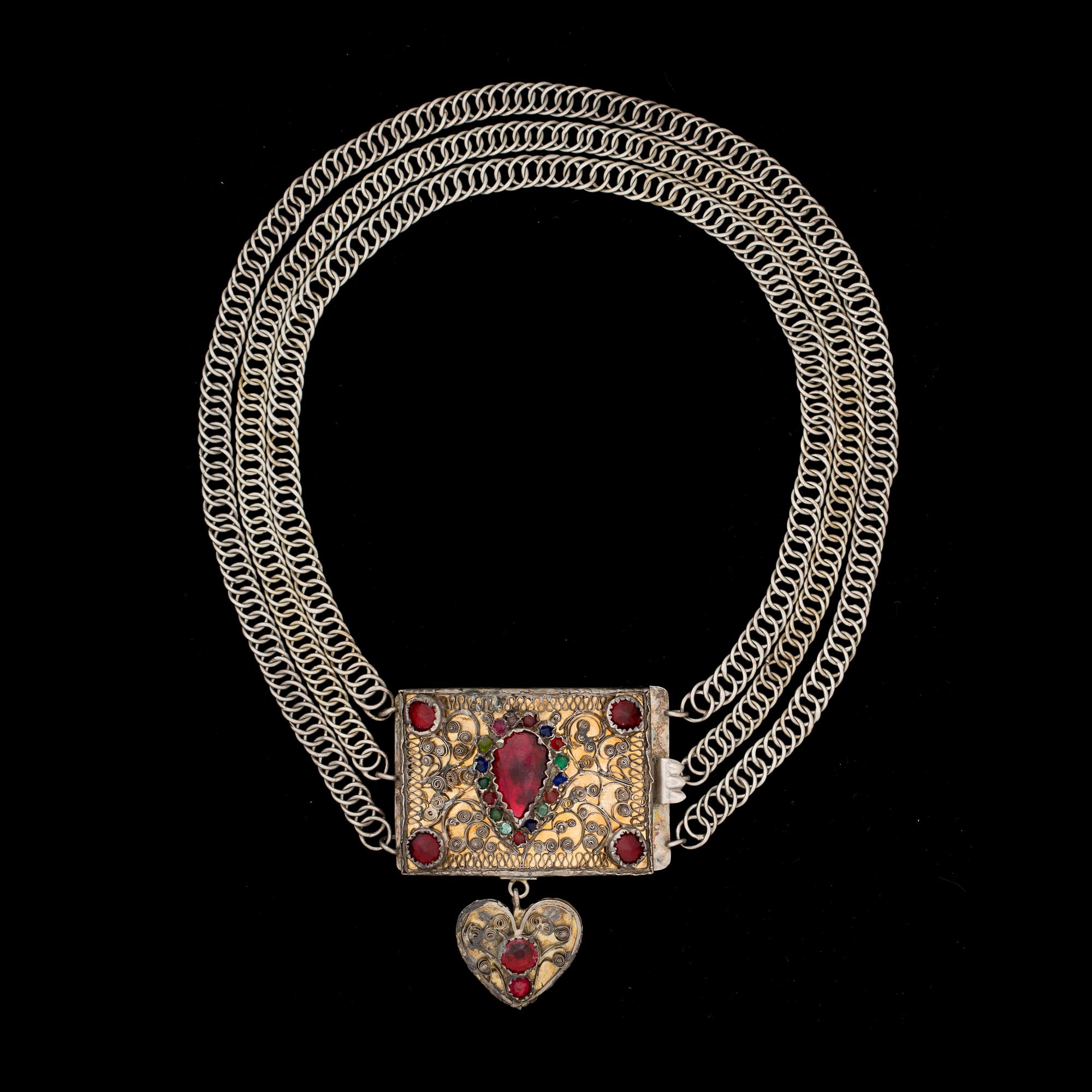 DRÄKTSMYCKE, silver. Johan Bleckberg, Karlskrona.  Vikt ca 103g.