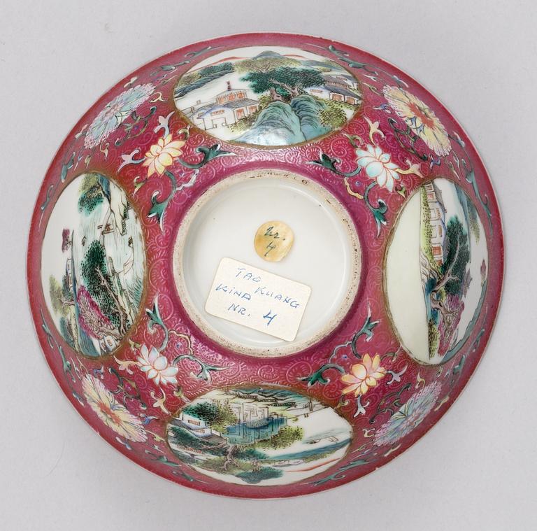 A famille rose bowl, late Qing dynasty (1644-1912).
