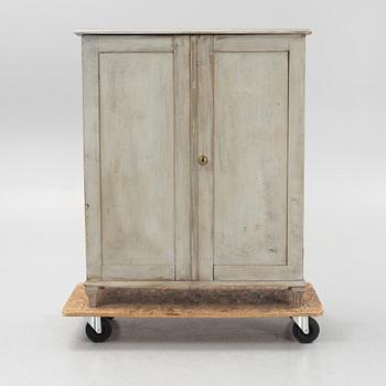 A cupboard, around 1900.