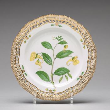 A set of 12 Royal Copenhagen 'Flora Danica' dessert dishes, Denmark, 20th Century.