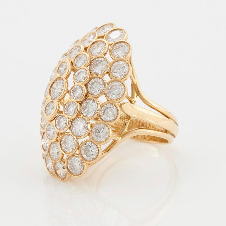 Cartier a ring in 18K gold set with round brilliant-cut diamonds.
