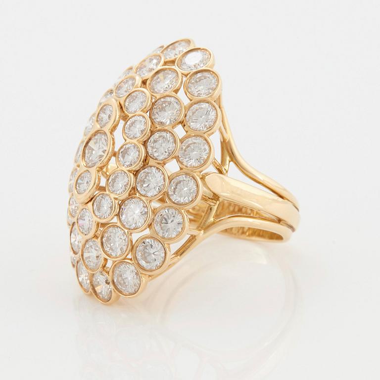 Cartier a ring in 18K gold set with round brilliant-cut diamonds.