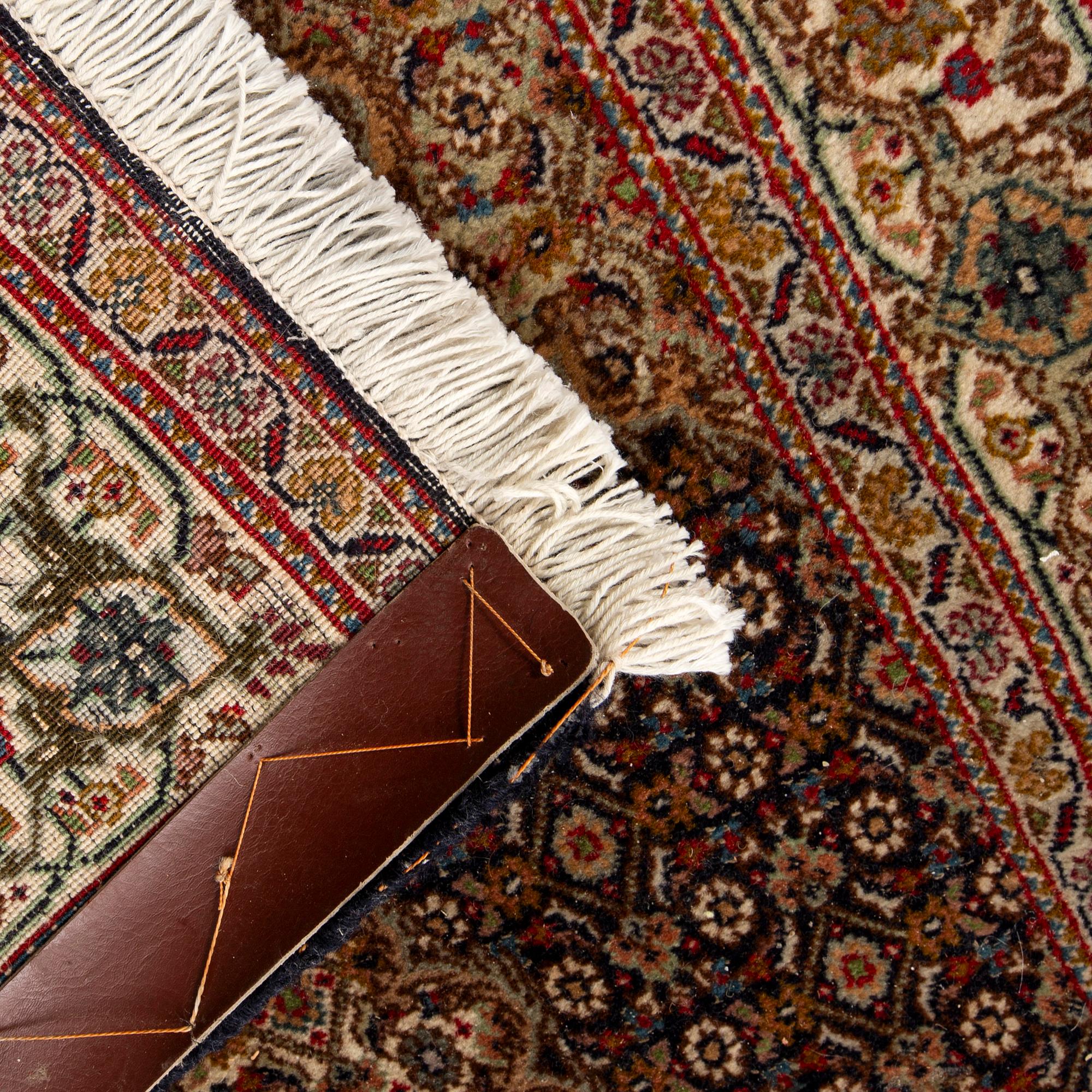 Gallerimatta, Mahi Täbris, 295 x 78 cm.