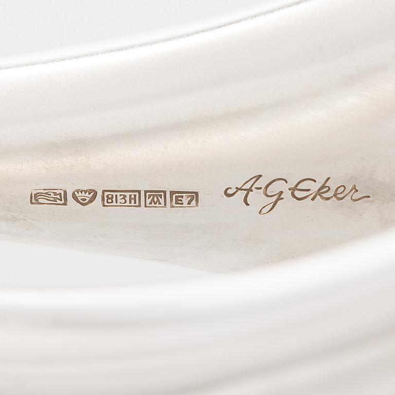 Anna-Greta Eker, Kynttilänjalkoja, 3 kpl, hopeaa, Auran Kultaseppä oy, Turku 1958 ja 1961.