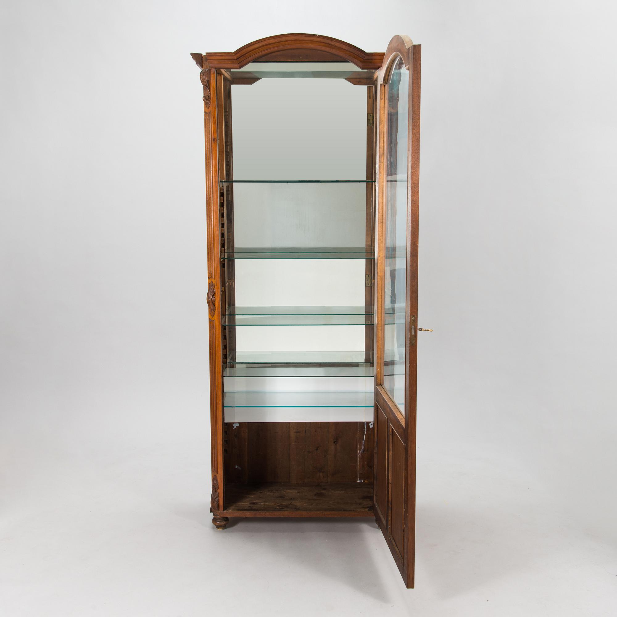 Glasvitrin, nyrenässans, 1800-talets slut.