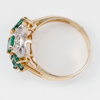 RING, 14K guld, smaragder tot ca 1.45 ct. och mindre diamanter.