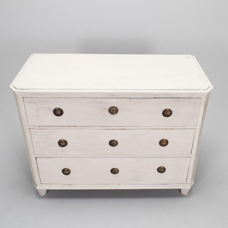 A Gustavian style chest of drawers, early 20th century.