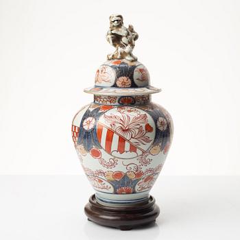 Lockurna, porslin, Japan, Meiji (1868-1912).