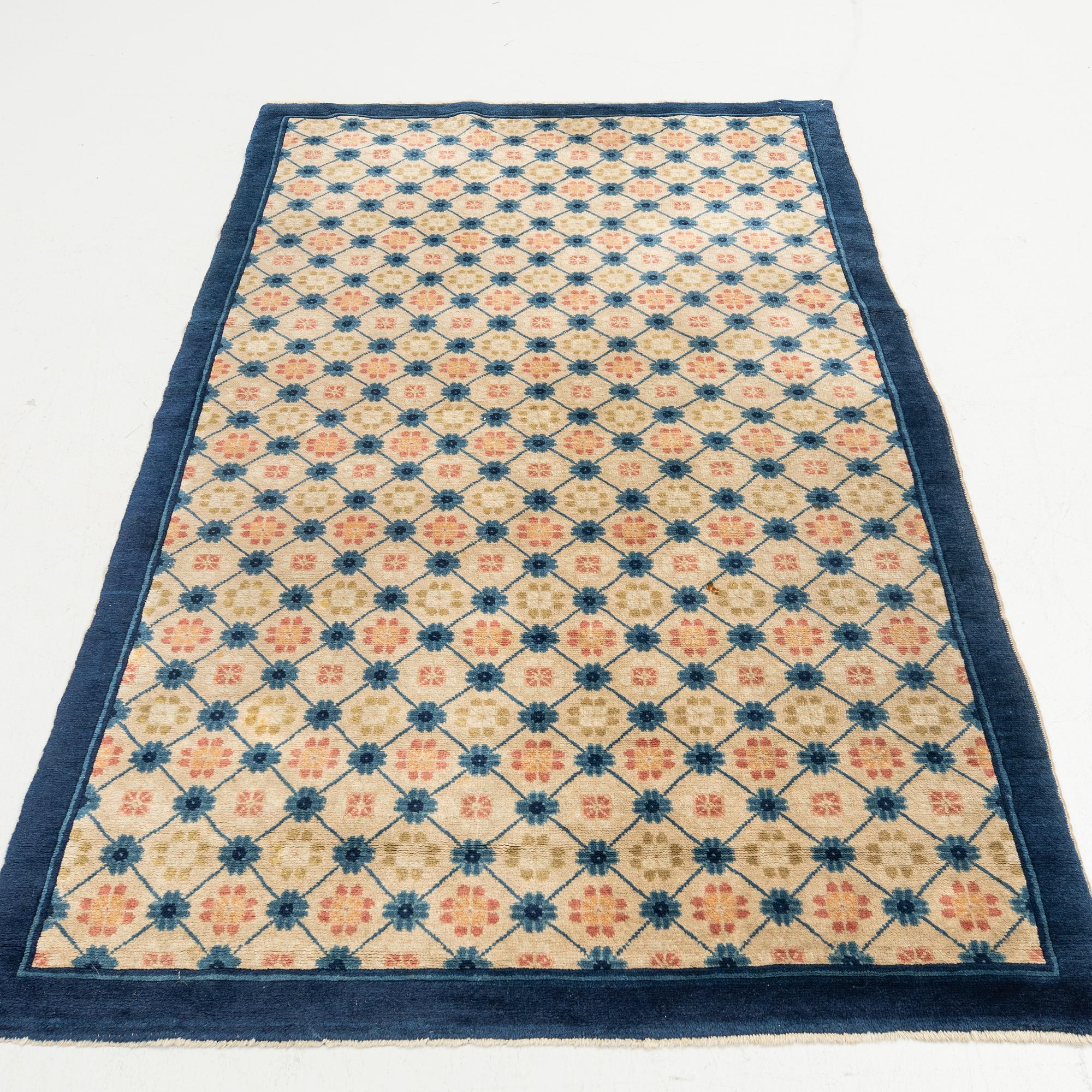 Carpet, antique, China, approx. 215 x 126 cm.