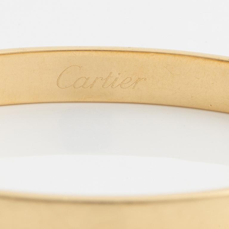 A Cartier "Anniversary Bracelet" in 18K gold set with a round brilliant-cut diamond.