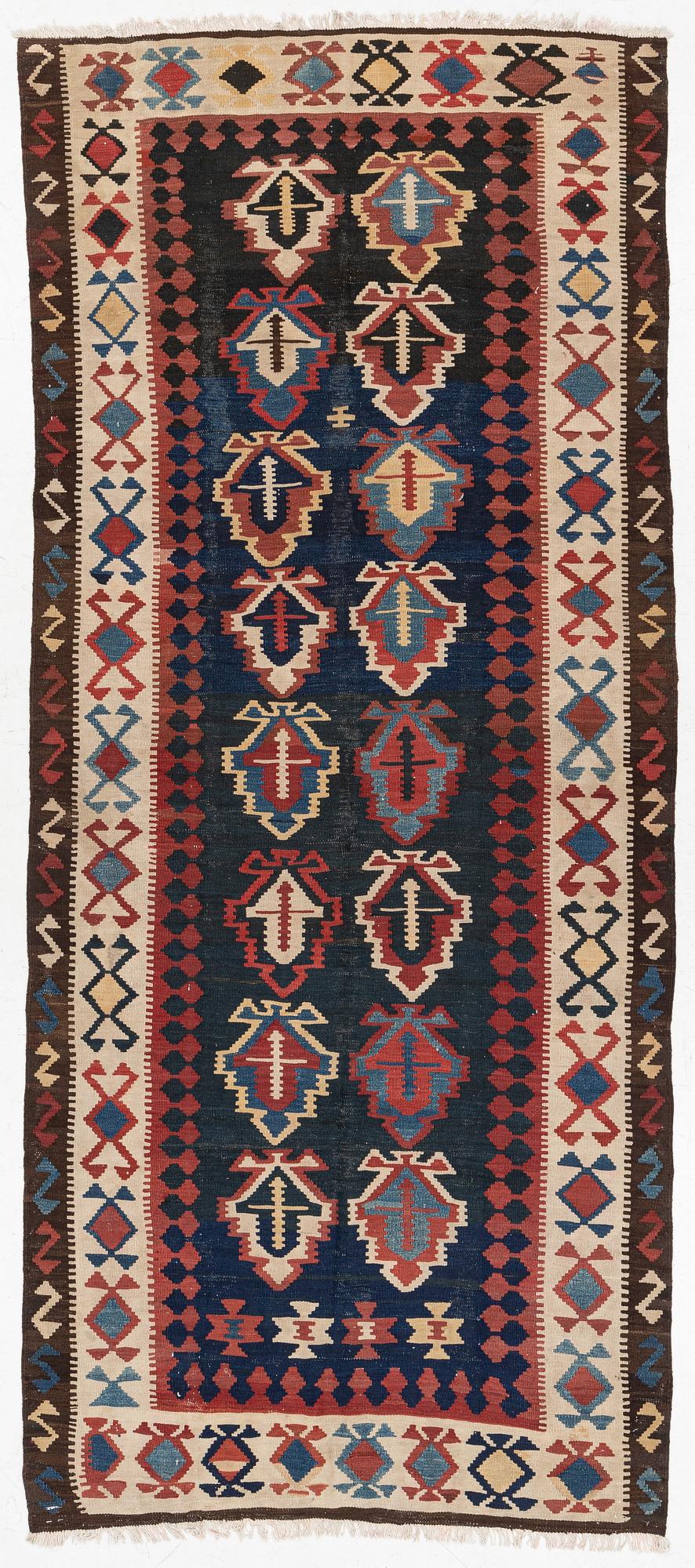 Matta, semiantik, nordvästpersisk Kelim, ca 327 x 141 cm.