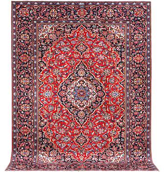 A Kashan carpet, c. 341 x 241 cm.