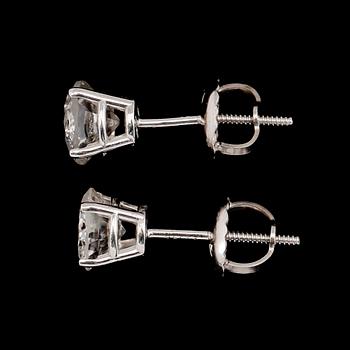 ÖRHÄNGEN, 1 par, 18 k vitguld, briljantslipade diamanter tot ca 1.00 ct.