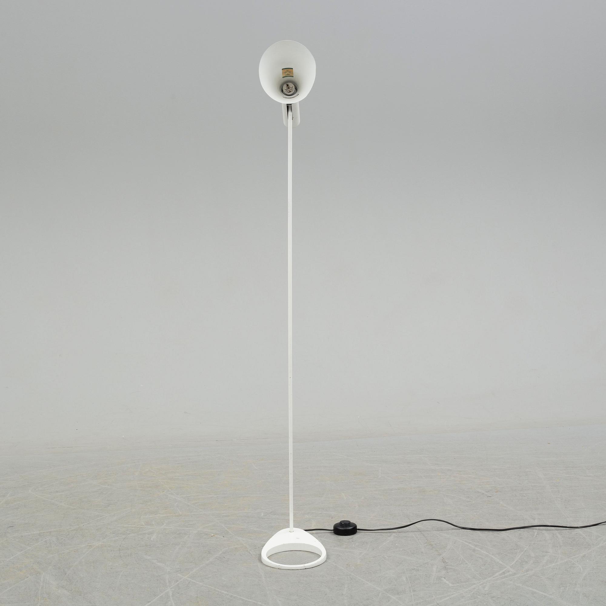 ARNE JACOBSEN, golvlampa, "AJ", Louis Poulsen, Danmark.