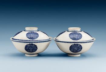 1735. A pair of blue and white bowls with covers, Qing dynasty, Yongzheng (1723-35).