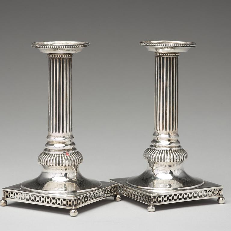 Petter Eneroth, ljusstakar, ett par, silver, Stockholm 1796. Gustavianska.