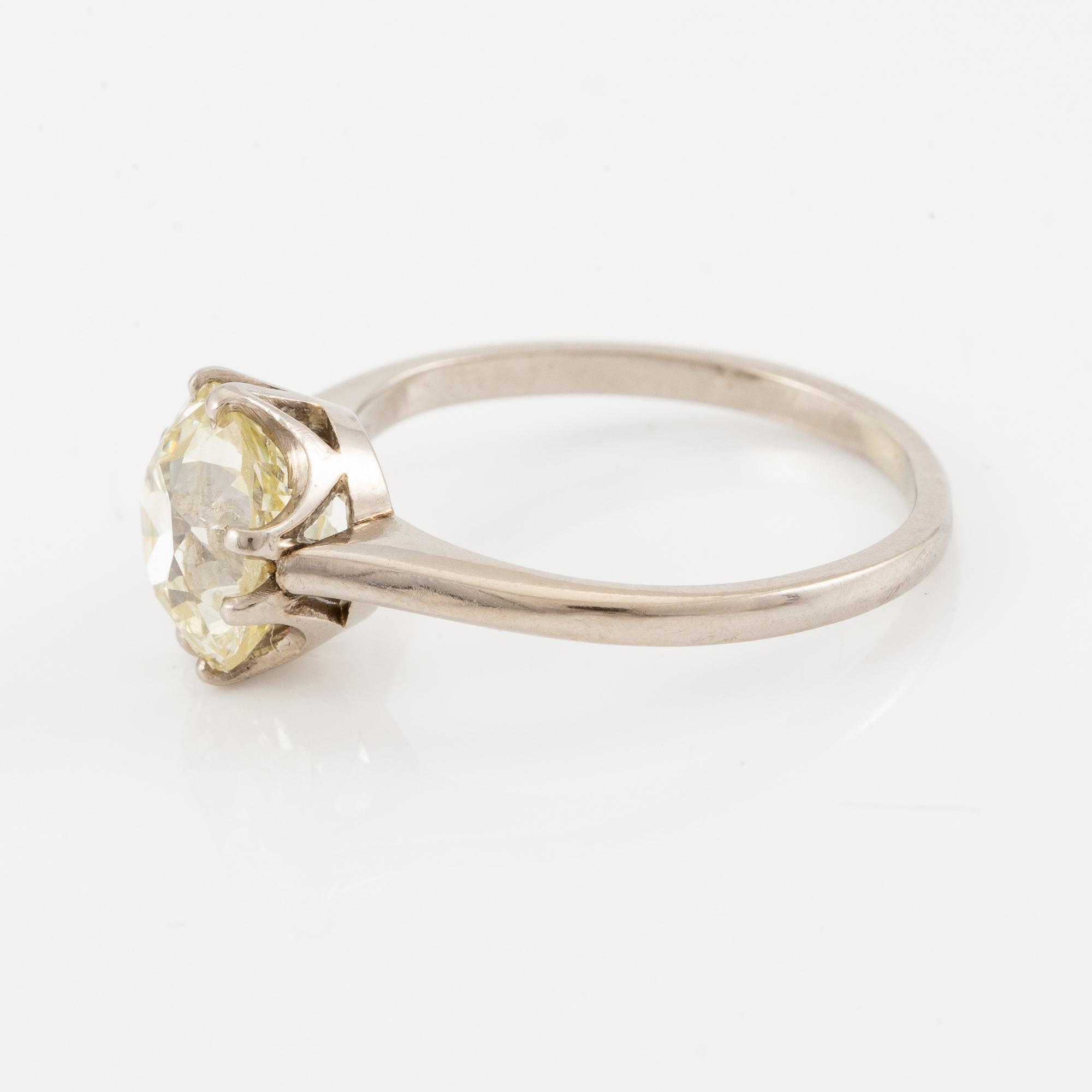 Ring, 18K white gold set with an old-cut diamond, approx. 1.85 ct.