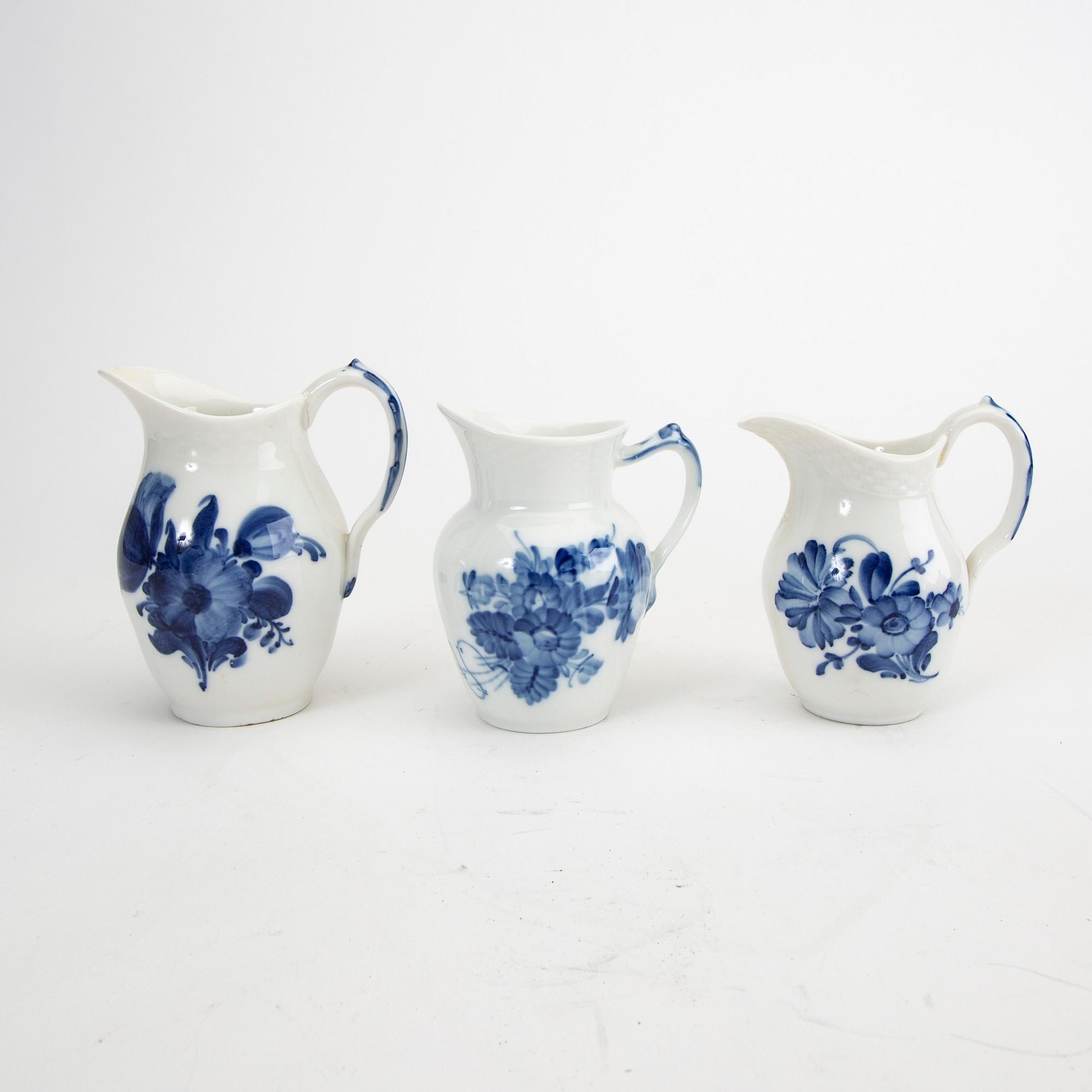 Service "Blå blomst" 74 dl Royal Copenhagen Denmark 1900s porcelain.