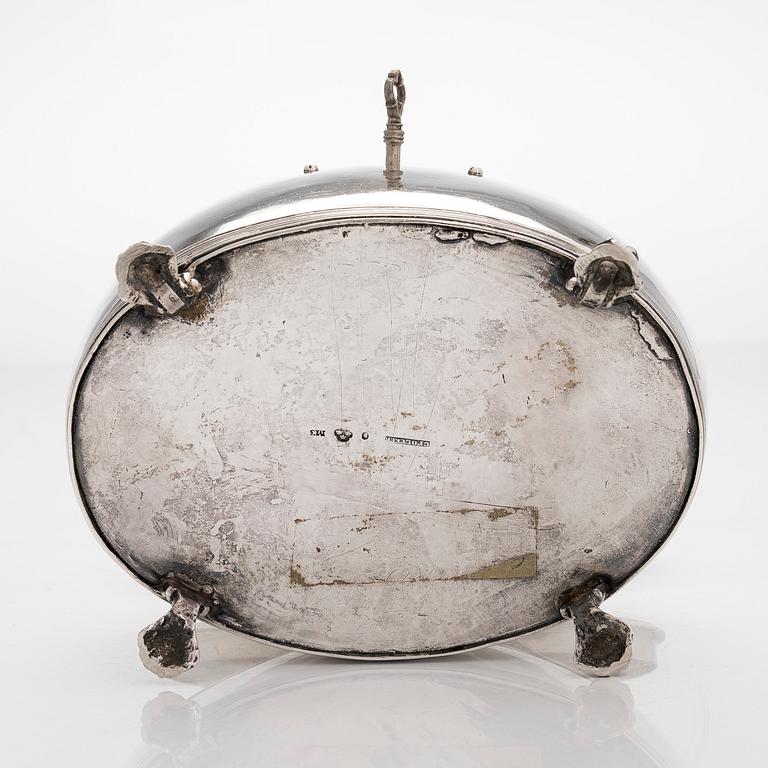 Gustaf Folcker, A silver sugar box, Stockholm 1818.
