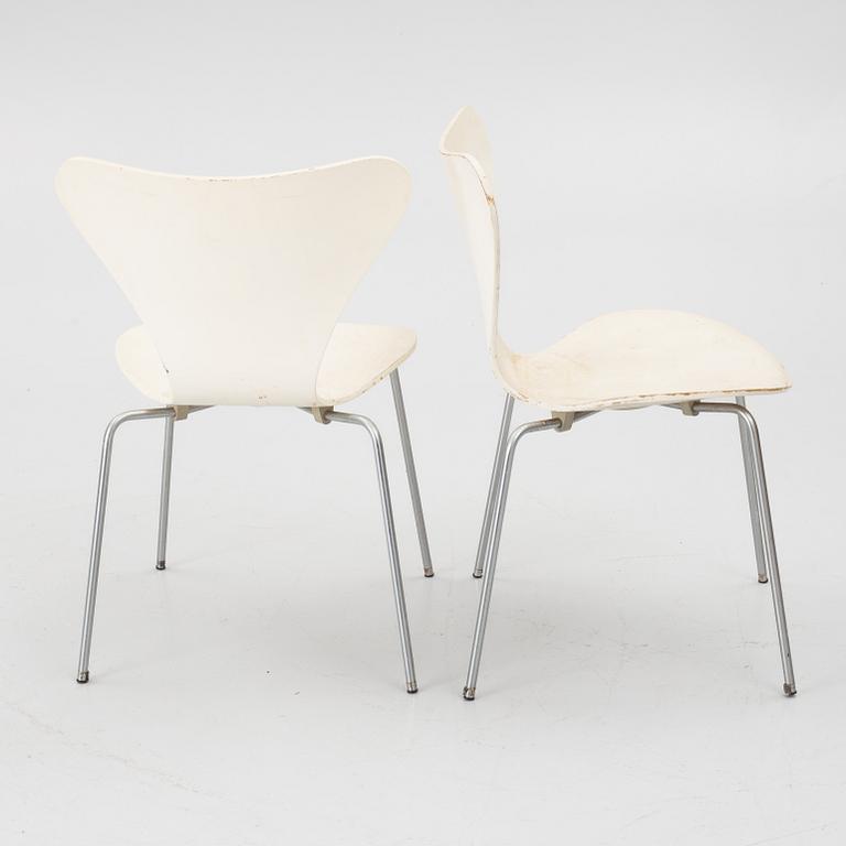 Arne Jacobsen, Four 'Series 7' chairs, Fritz Hansen Denmark 1970.