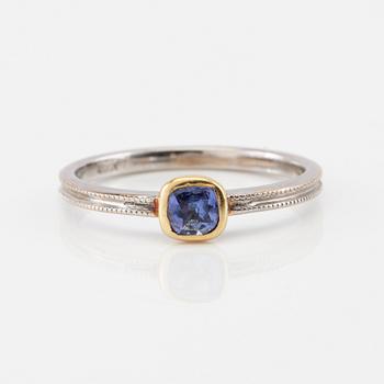 Ring 18K red and white gold with a faceted tanzanite.