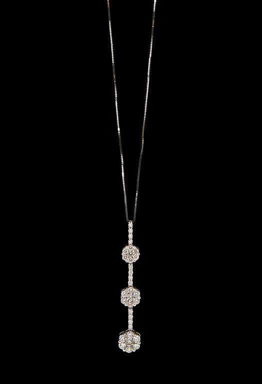 A PENDANT, brilliant cut diamonds c. 1.22 ct. 18 K white gold. Weight 4,2 g.