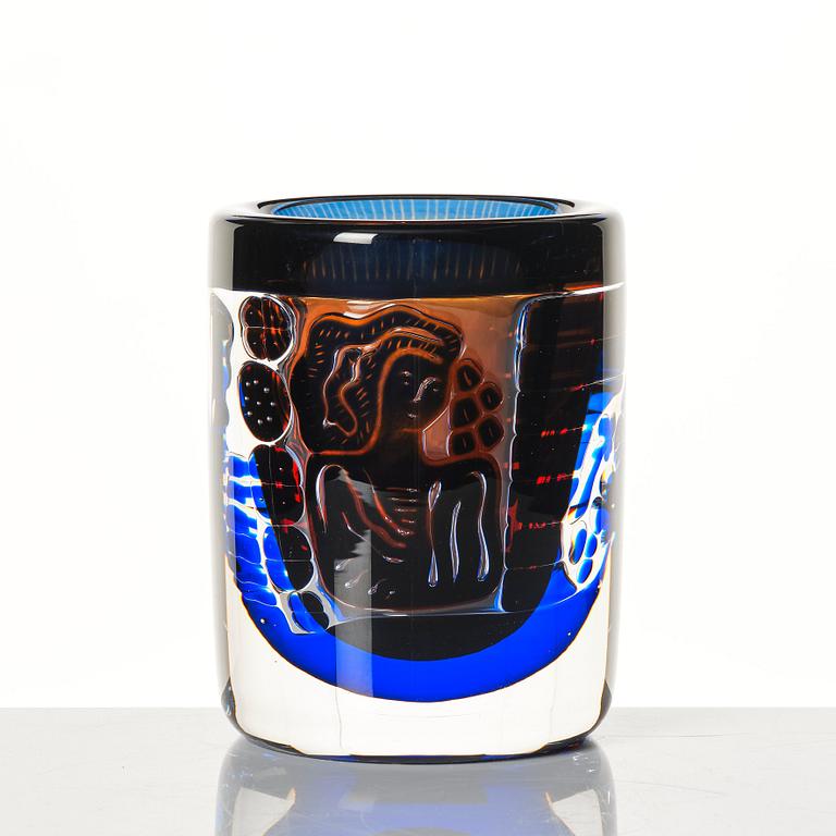 Edvin Öhrström, an 'ariel' glass vase, Orrefors, Sweden 1982.