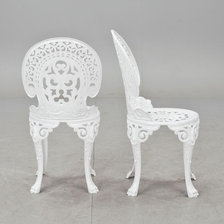 TRÄGÅRDSSTOLAR MED BORD, 4+1. Aluminium, 1900-talets slut.