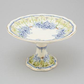 A 7 pcs porcelain service by Villeroy & Bosch, second half of the 19th century.
