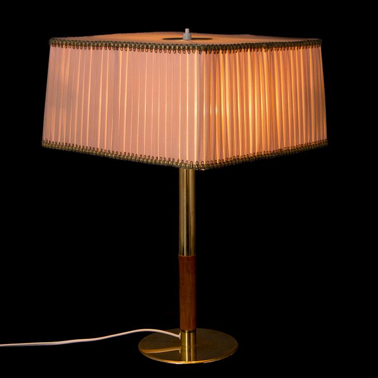 A mid 20th century '9206' table lamp for Taito Finland.