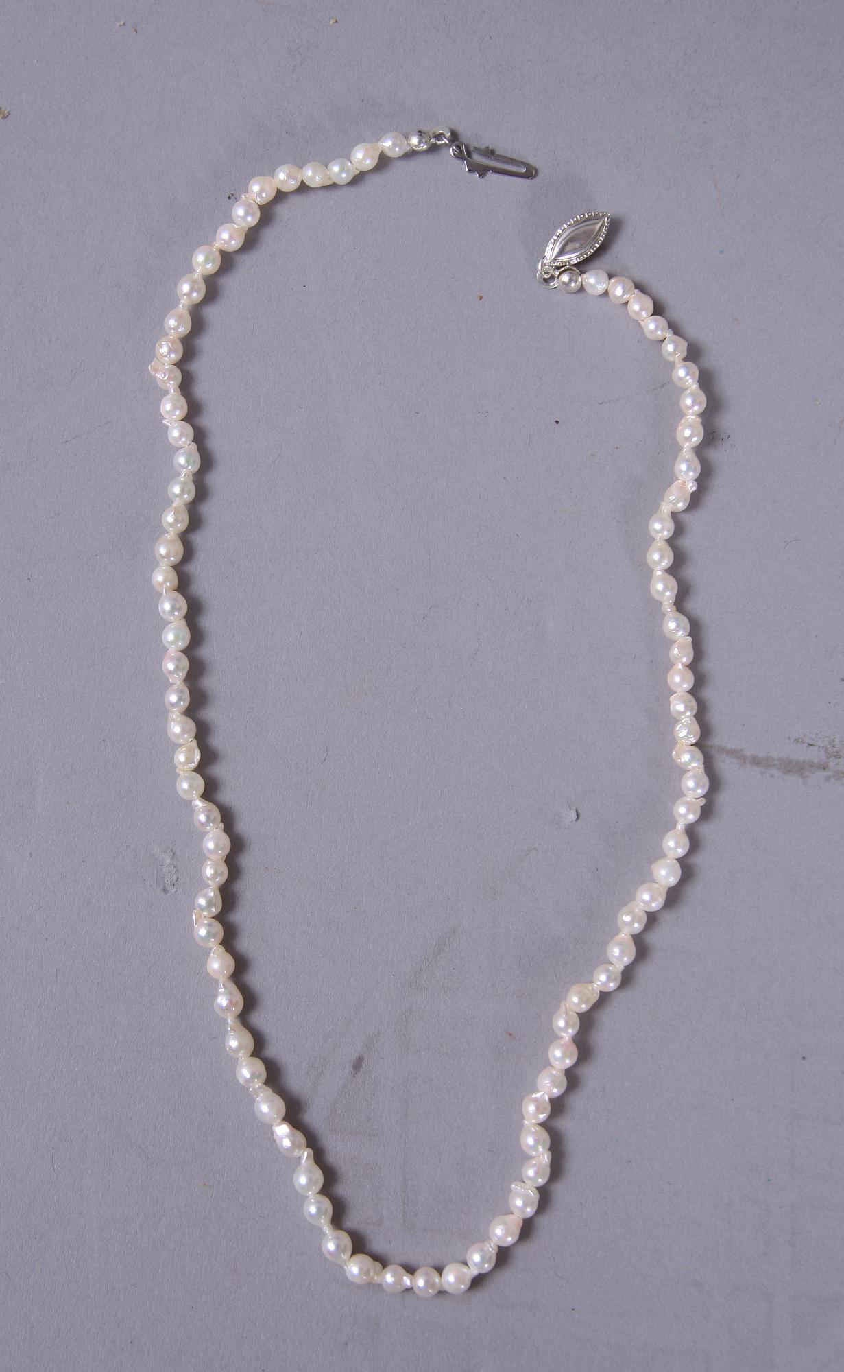 COLLIER, 5 st, odlade pärlor.
