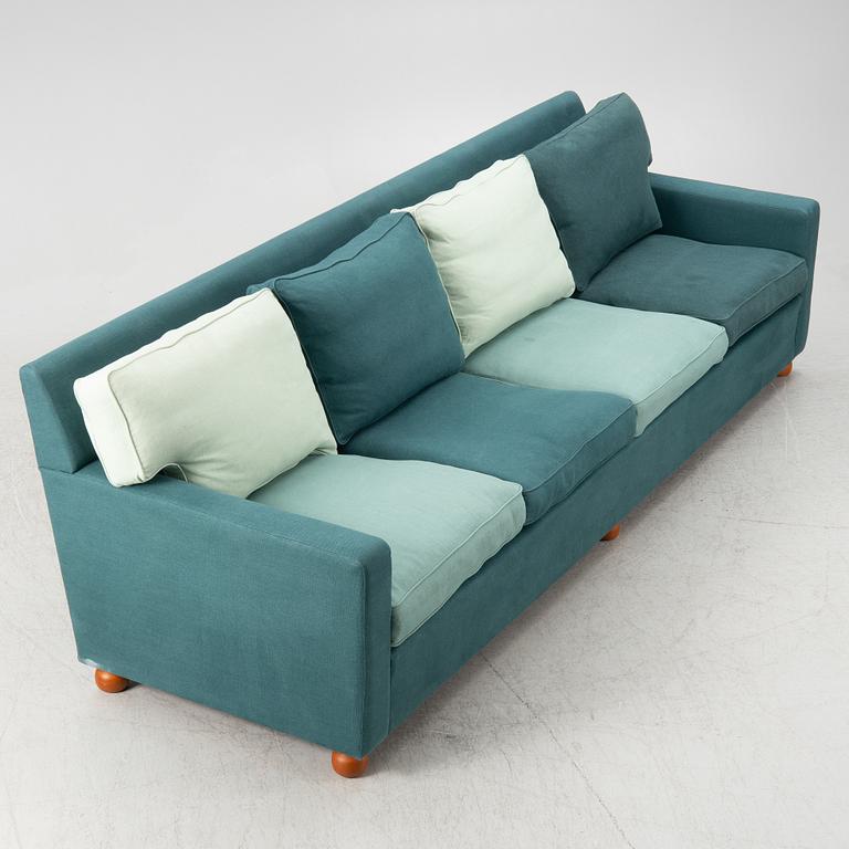 Josef Frank, a model 3031 sofa, Firma Svenskt Tenn, 2020.