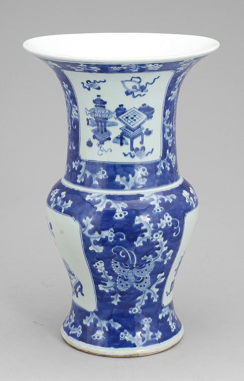 VAS, porslin, Kina, 1900-tal.