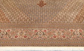 A part silk Tabriz carpet, so-called 50 Raj, approx. 416 x 304 cm.