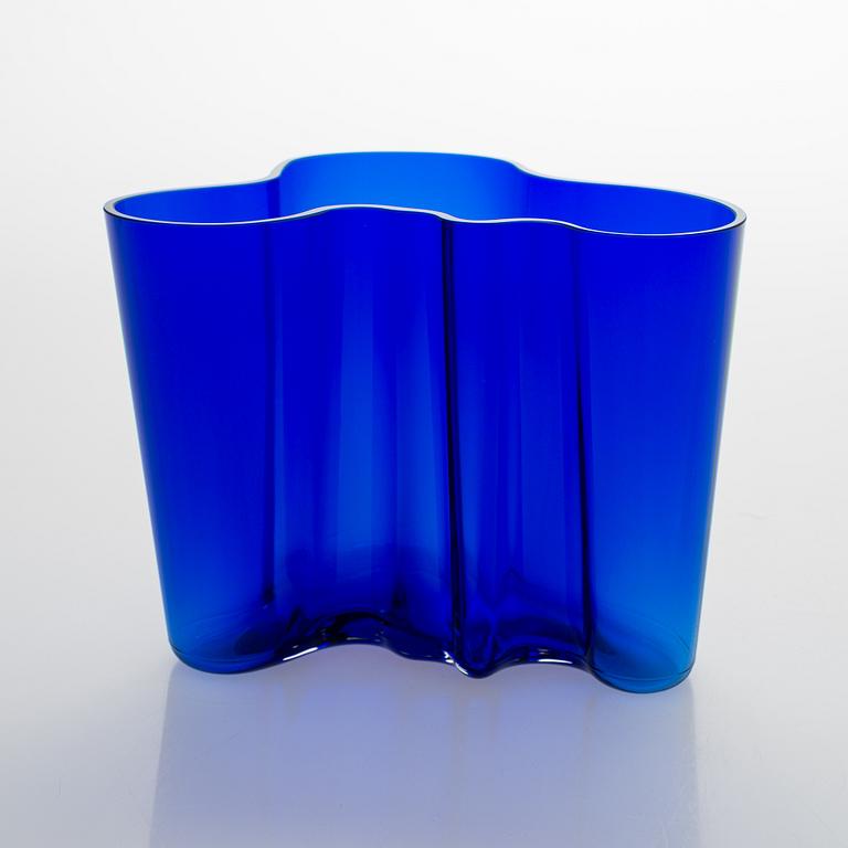 Alvar Aalto, vas 3030, signerad Alvar Aalto 733/1998, Iittala.