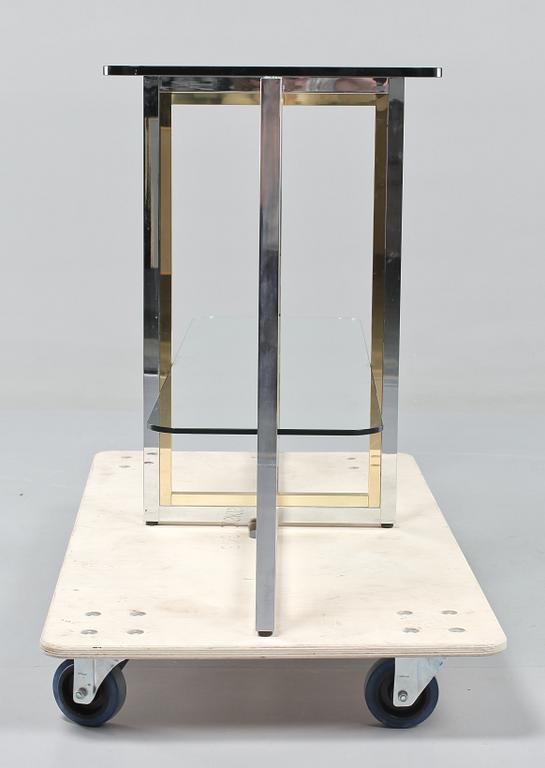 SIDEBOARD. 1900-talets fjärde kvartal.