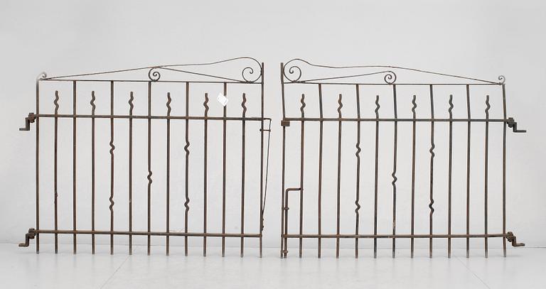 GRINDAR, ett par, 1900-talets första hälft/ mitt.