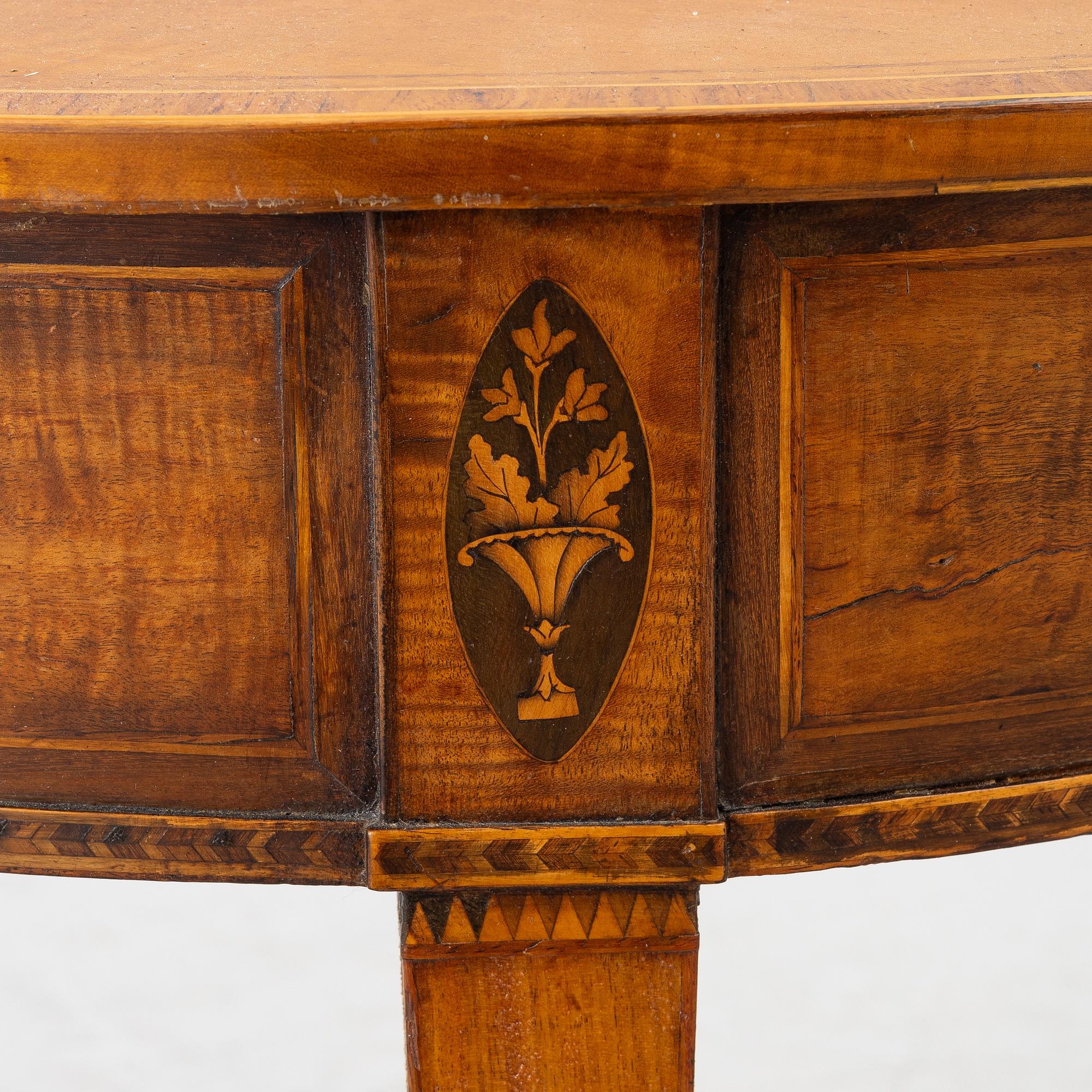 Sewing table, England, circa 1800.