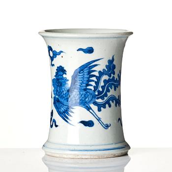 A blue and white brush pot, Qing dynasty, 18th century.