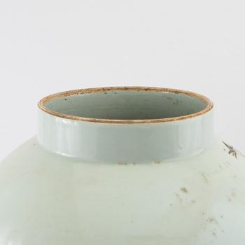 Lock urn China 20th century porcelain.